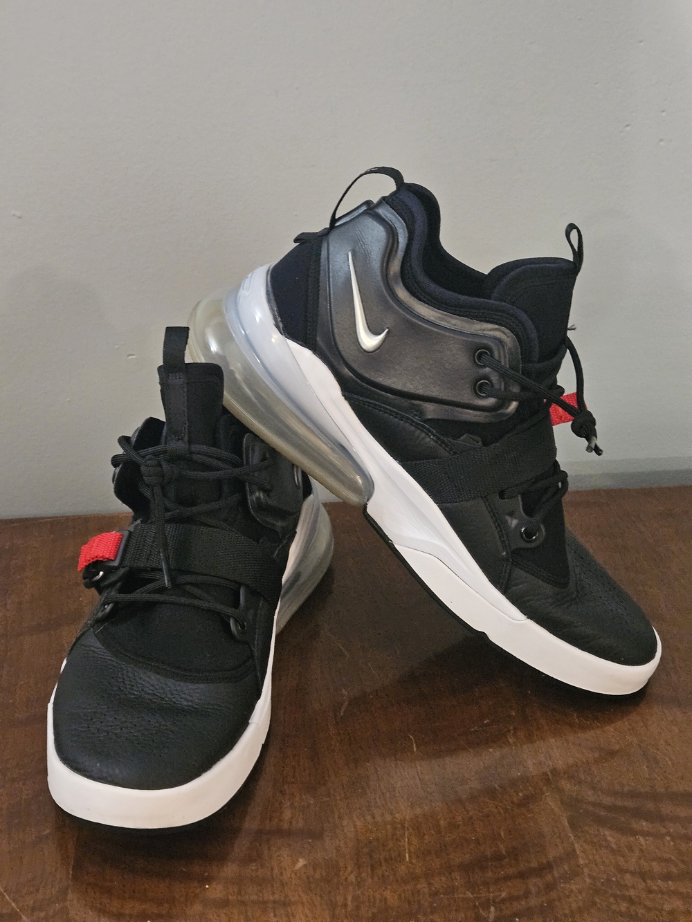 Mens Nike 270 Sneakers Size 11.5